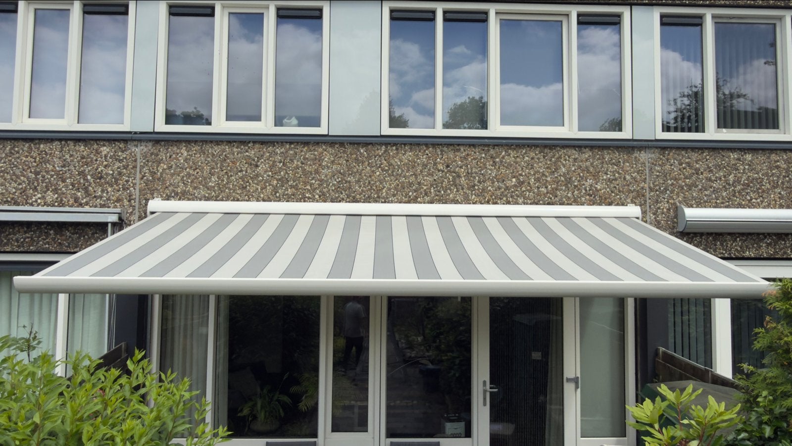 Nieuw Knikarmscherm 4800x2500mm met Somfy IO Motor, Ophalen, 450 cm of meer, 150 tot 300 cm, Knikarmscherm