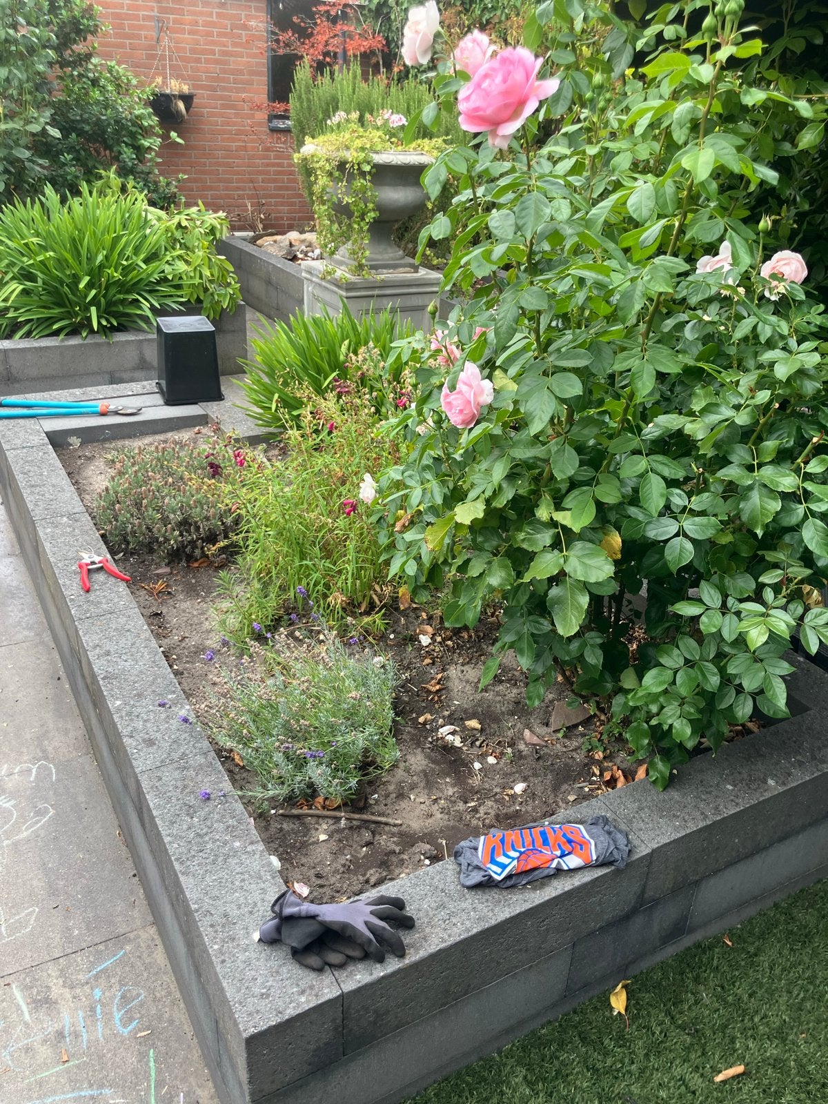 Gratis planten, beton blokken, stenen en skoon grond, Tuin en Terras, Grind, Keien en Split, Ophalen, Overige materialen, Gebruikt