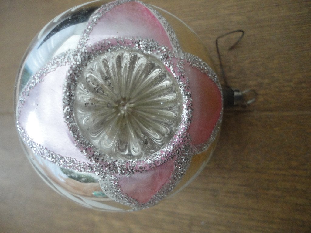 Mooie oude glazen kerstbal met 3 deuken / kraters, Diversen, Ophalen of Verzenden, Gebruikt