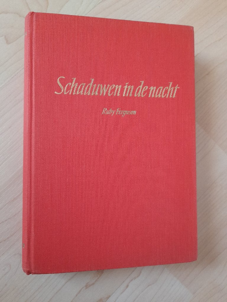 SCHADUWEN IN DE NACHT Ruby Ferguson Kennemer serie nr. 82, Boeken, Romans, Ophalen of Verzenden, Gelezen