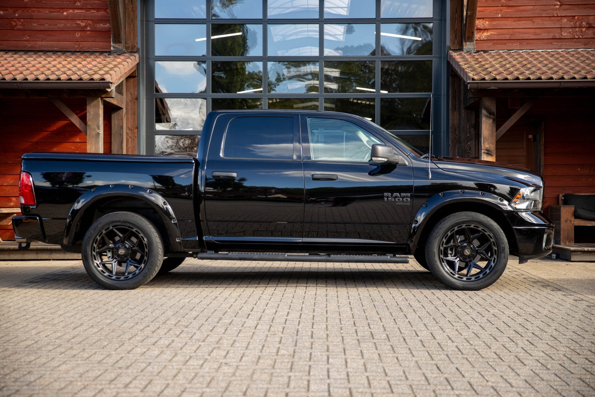 Dodge Ram 1500 5.7 V8 Crew Cab ! 1e Eigenaar ! (bj 2023), Auto's, Automaat, Dealer onderhouden, 5654 cc, 402 pk