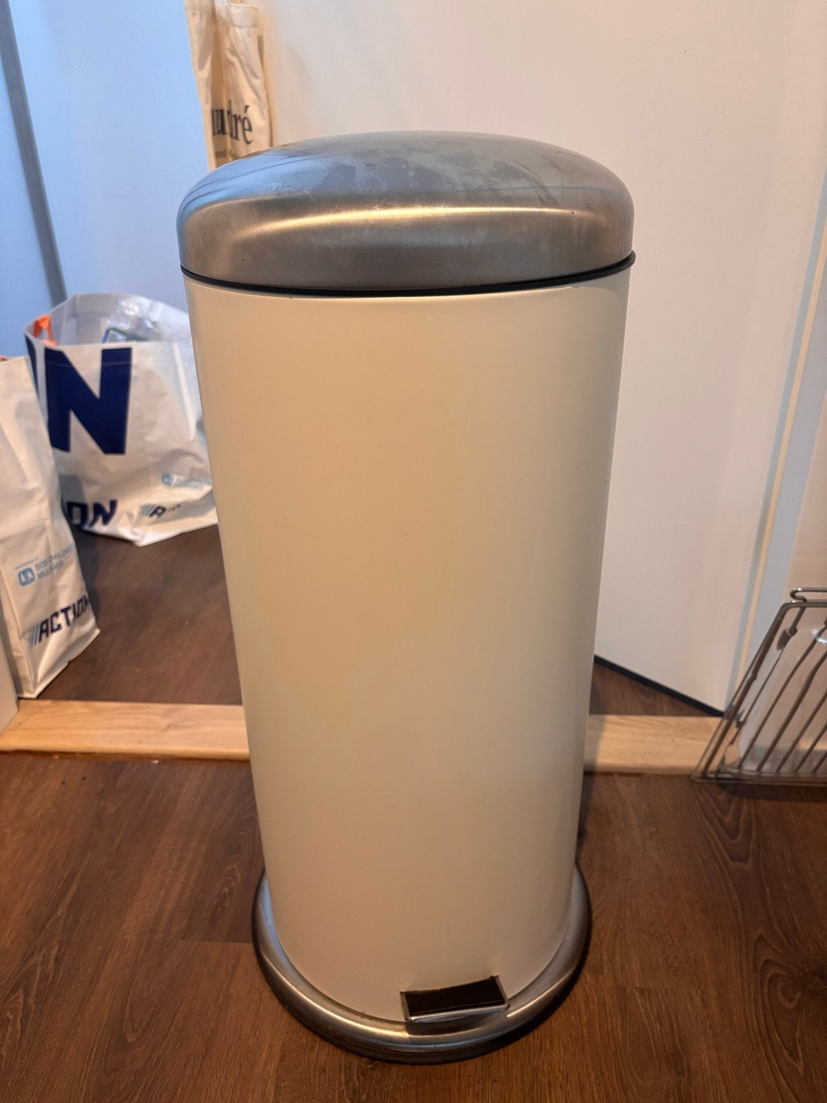 Prullenbak met Pedaal - Crème/RVS, Ophalen, 50 – 75, Gebruikt, Met pedaal