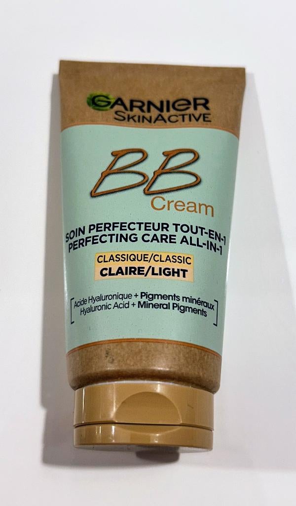 Garnier BB cream light, Sieraden, Tassen en Uiterlijk, Uiterlijk | Cosmetica en Make-up, Gehele gezicht, Beige, Nieuw, Ophalen of Verzenden