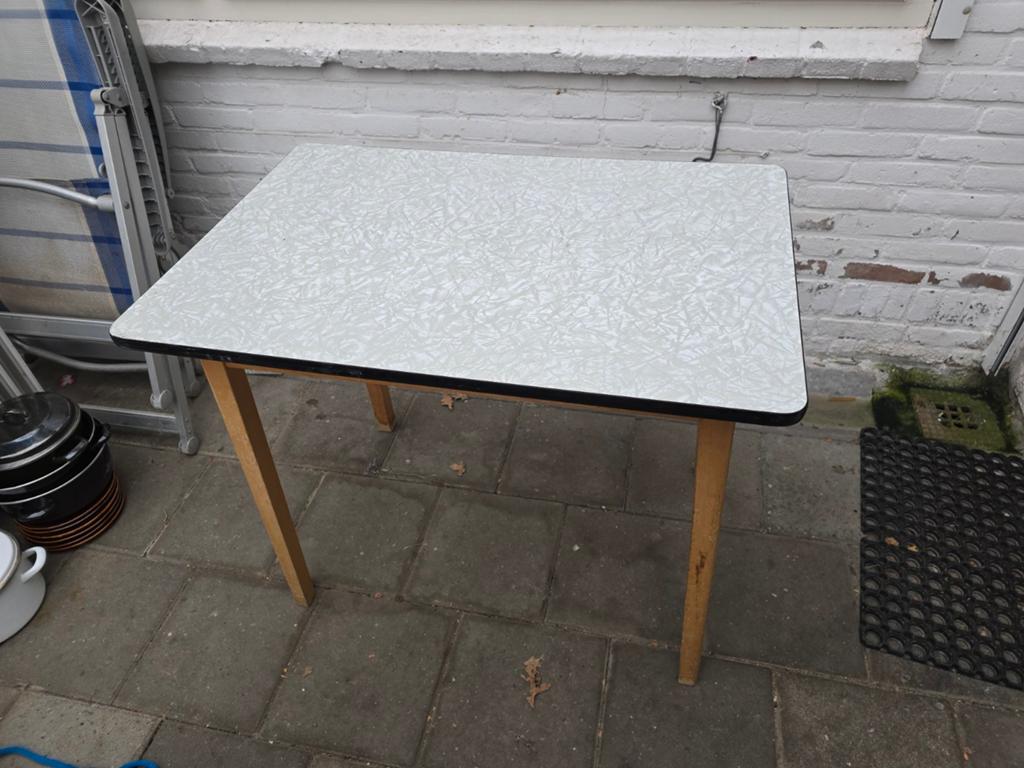 Retro tafeltje, Ophalen