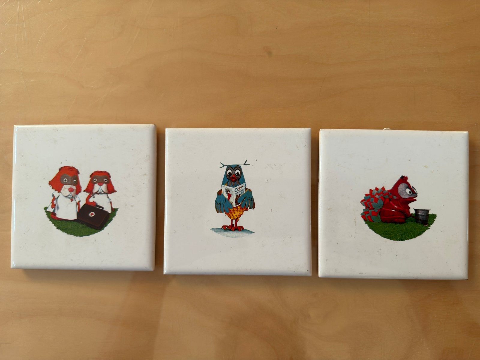 Set van 3 vintage Fabeltjeskrant keramische tegels, Ophalen, Zo goed als nieuw
