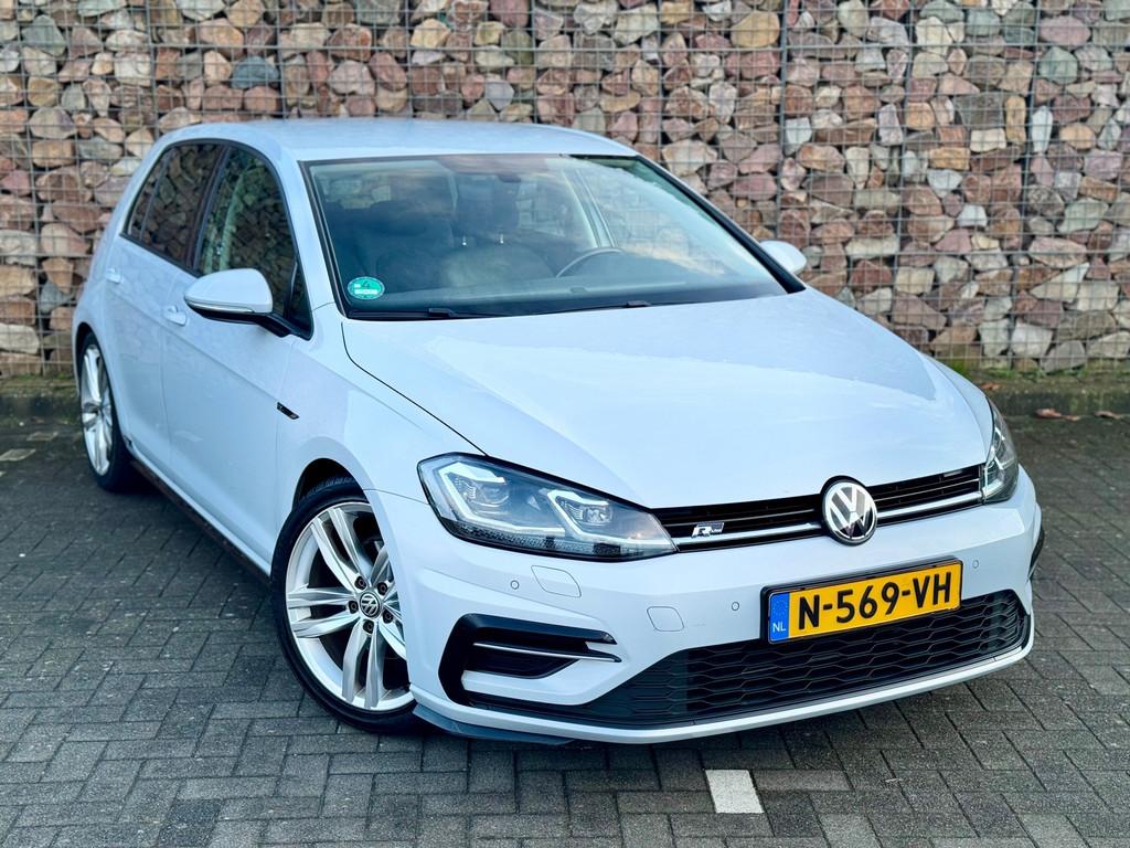 Volkswagen Golf 1.5 TSI Highline Business R-LINE, Auto's, 4 cilinders, 150 pk, Alcantara, Wit