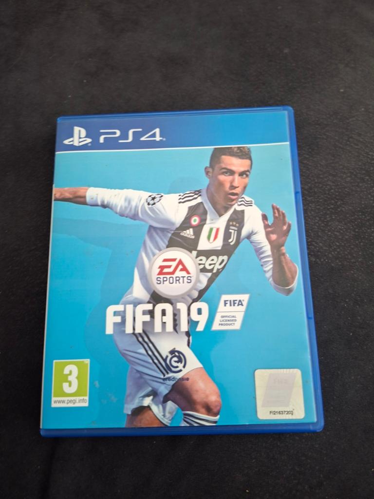 Fifa 19, Ophalen, Zo goed als nieuw, Sport, 3 spelers of meer