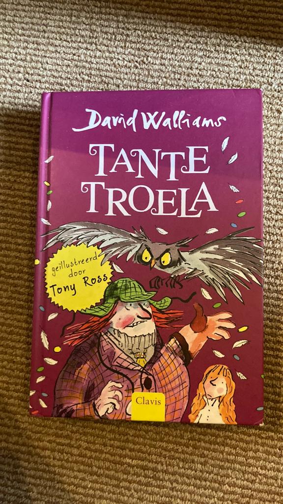David Walliams - Tante Troela, Boeken, Kinderboeken | Jeugd | 10 tot 12 jaar, Ophalen of Verzenden, Zo goed als nieuw, David Walliams