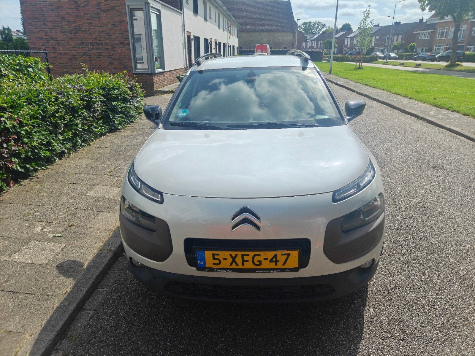 Citroën C4 Cactus 1.2 PureTech Shine Aut | Cam| Parkassist, Automaat, 1198 cc, Wit, Bruin
