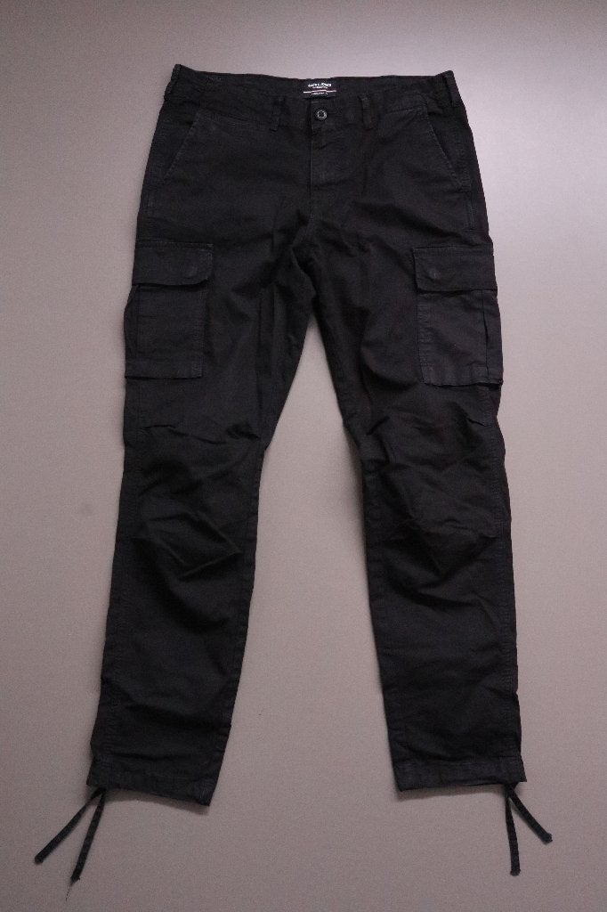 maat 31 / 32 zwarte broek met grote zakken Jack & Jones zgan, Kleding | Heren, Broeken en Pantalons, Zwart, Ophalen of Verzenden