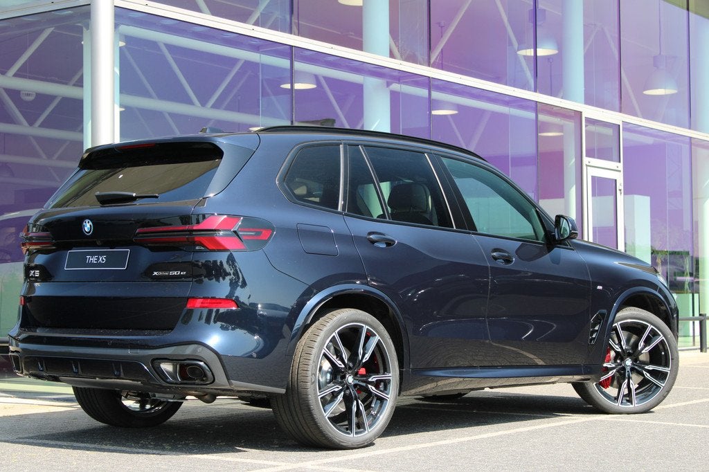 BMW X5 xDrive50e M Sport Automaat / Panoramadak / Massagefun, Automaat, X5, 2395 kg, Zwart