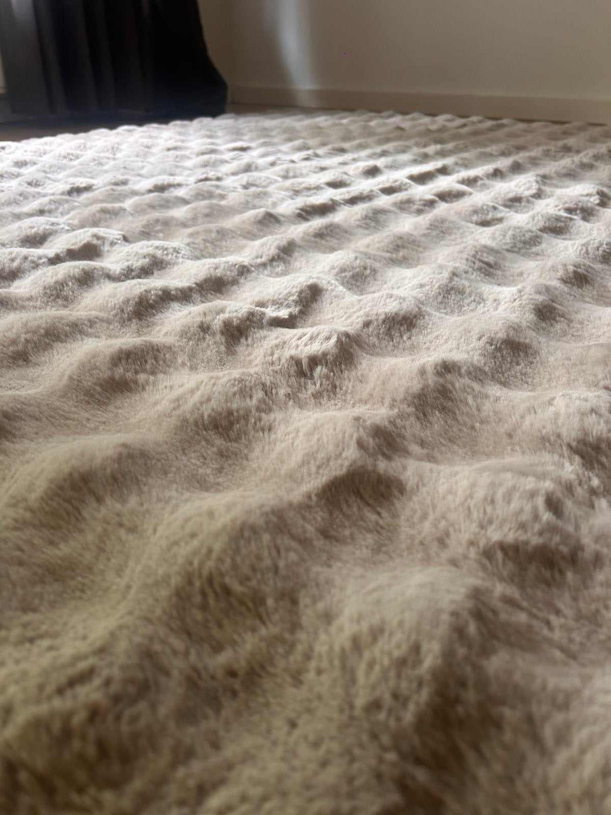 Zacht beige vloerkleed met golvend patroon, Ophalen, Gebruikt, 100 tot 150 cm, Beige