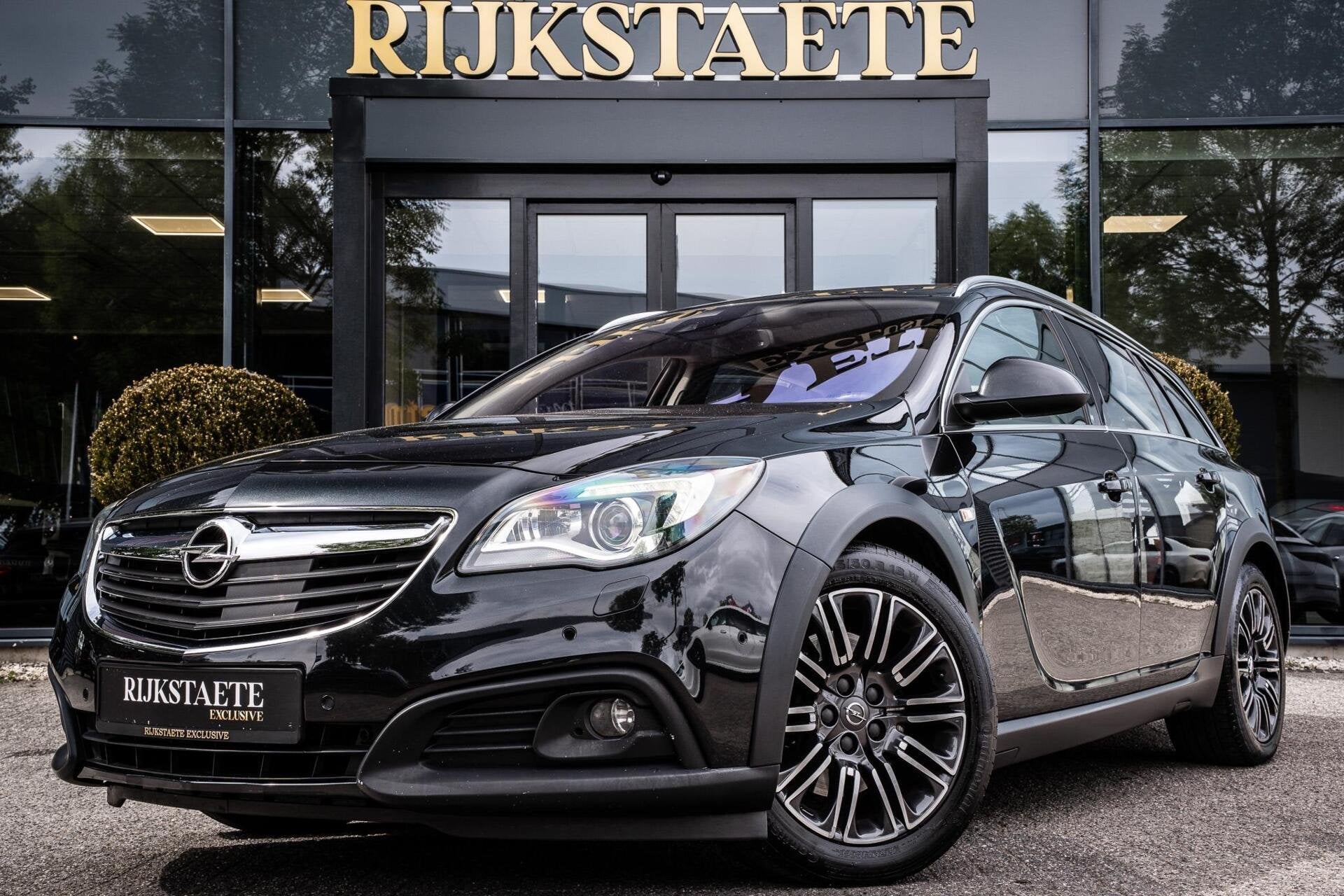 Opel Insignia Country Tourer 2.0 T Cosmo 4x4|ACC|18''|MEMORY, Automaat, Gebruikt, Zwart, 4 cilinders