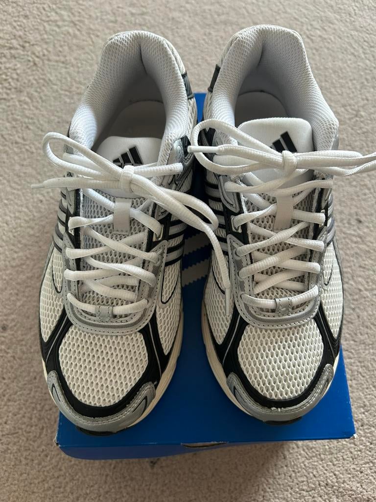 Adidas Response cl maat 39 1/3.Kleur wit/zwart/zilver, Ophalen of Verzenden, Zo goed als nieuw, Meisje, Schoenen