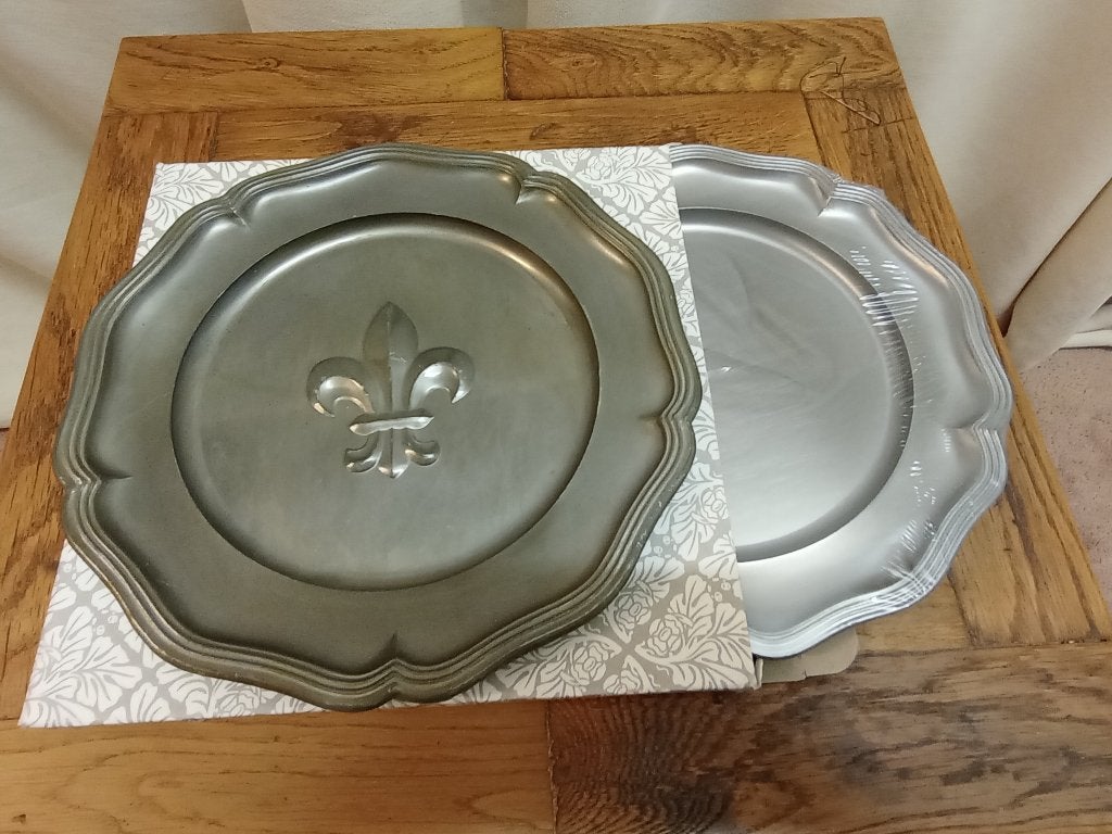 2x Decoratieve schalen met Fleur de Lis, doorsnee 23 cm, Antiek en Kunst, Ophalen of Verzenden