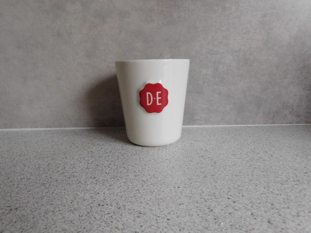 Mok 300 ml. Puur Royal Raja Crème Douwe Egberts, Ophalen of Verzenden, Zo goed als nieuw, Overige stijlen, Kop(pen) en/of Schotel(s)