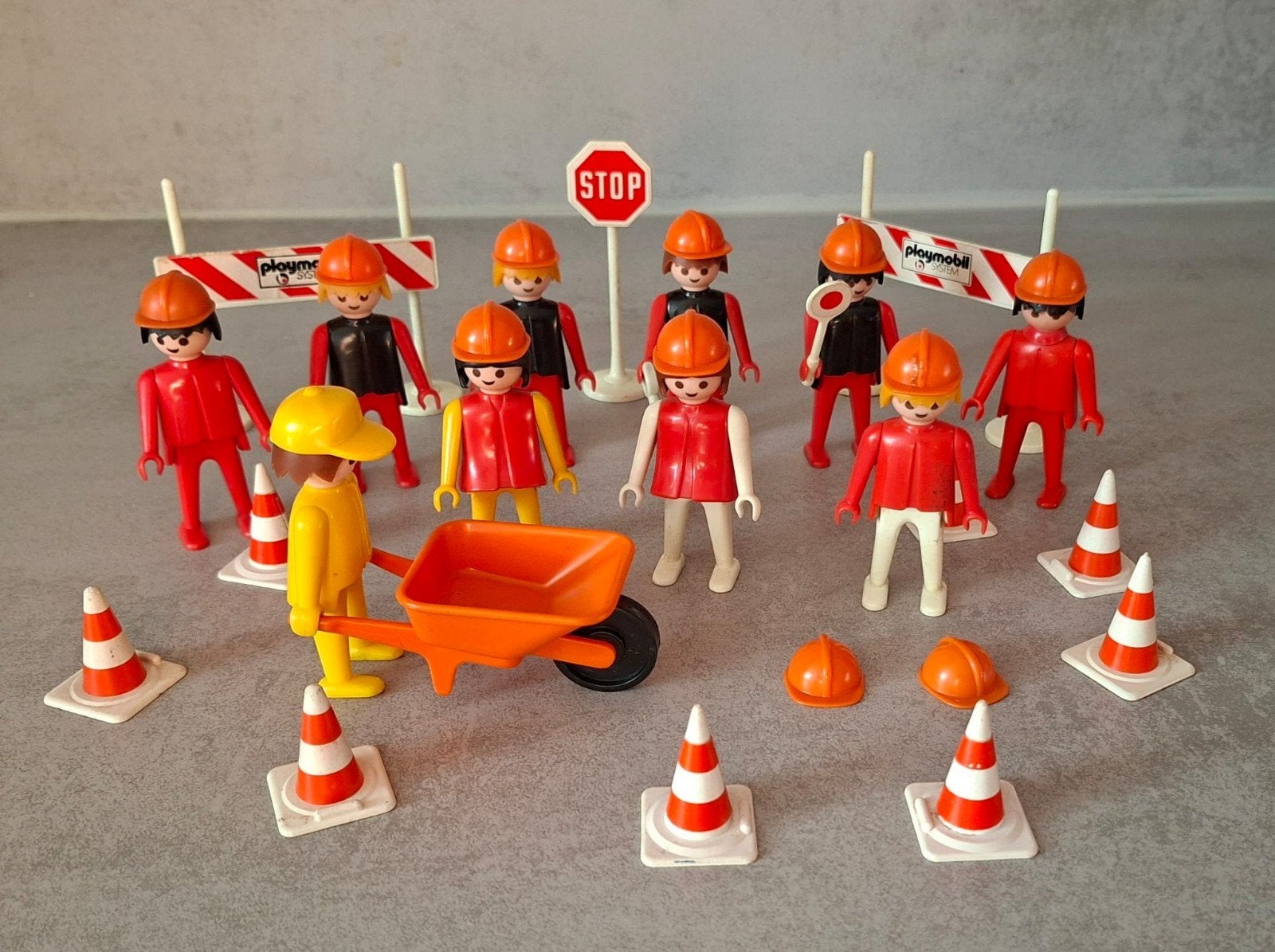 Vintage Geobra wegenbouw set met 9 bouwvakkers, Gebruikt, Losse onderdelen, Ophalen of Verzenden, Figuren