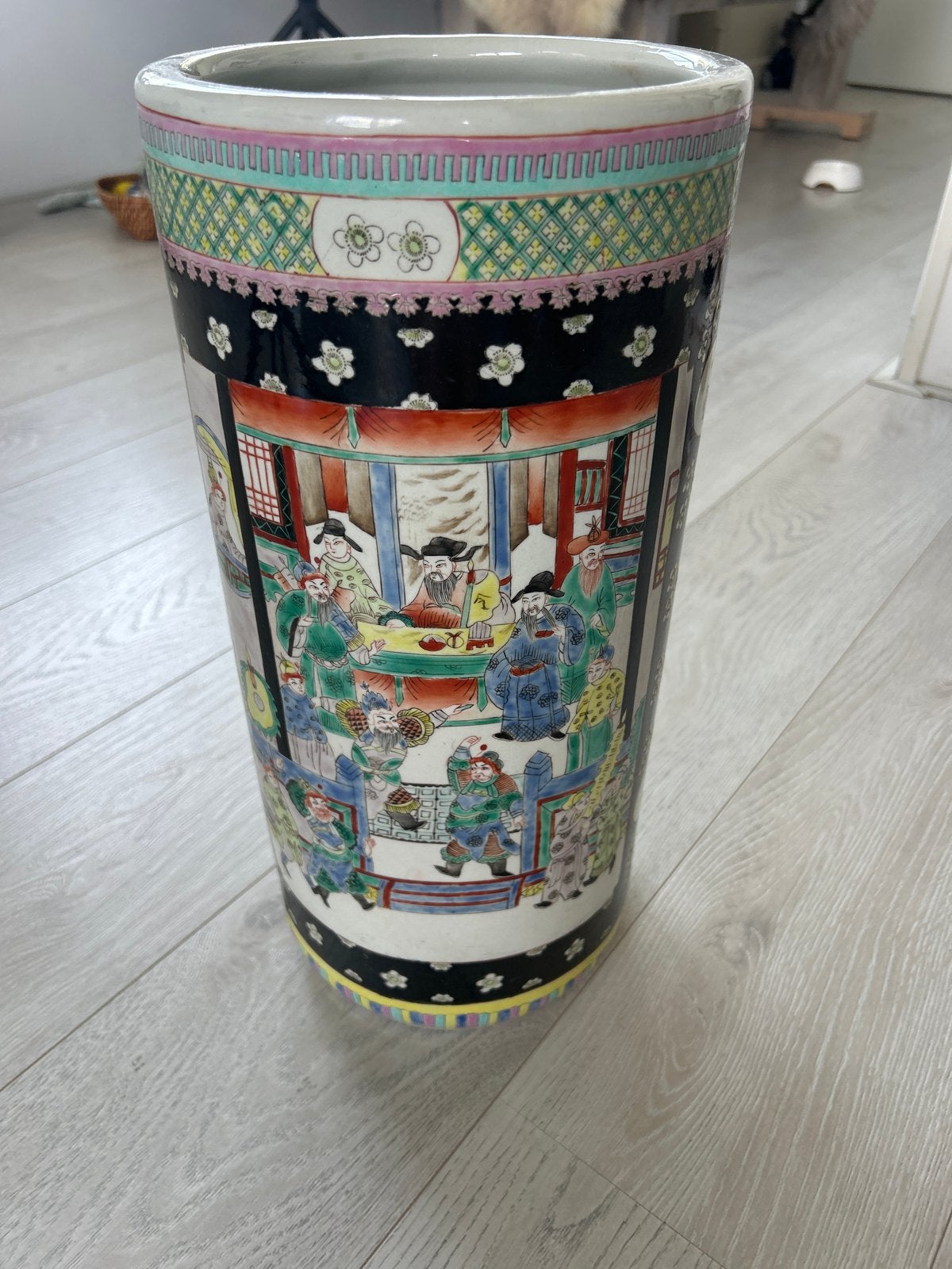 Antieke Chinese porseleinen vaas met scènes, Antiek en Kunst, Ophalen