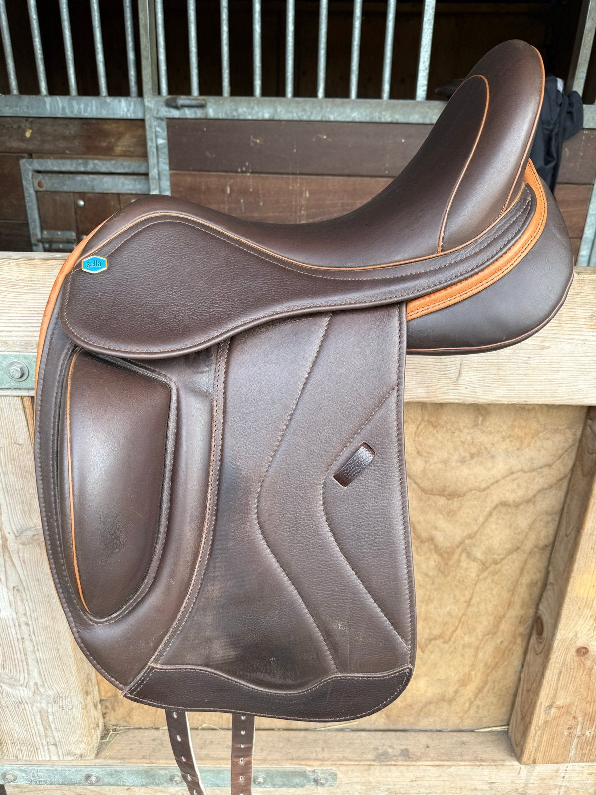 Sella zadel Tsjillert 17,5 inch set en hoofdstel, Ophalen, Zo goed als nieuw, Dressuur