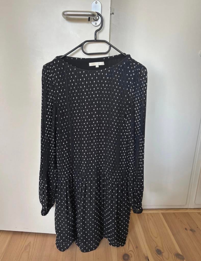 Maje Zwart Jurkje met Witte Stippen - Maat M, Maat 38/40 (M), Zwart, Ophalen of Verzenden, Zo goed als nieuw