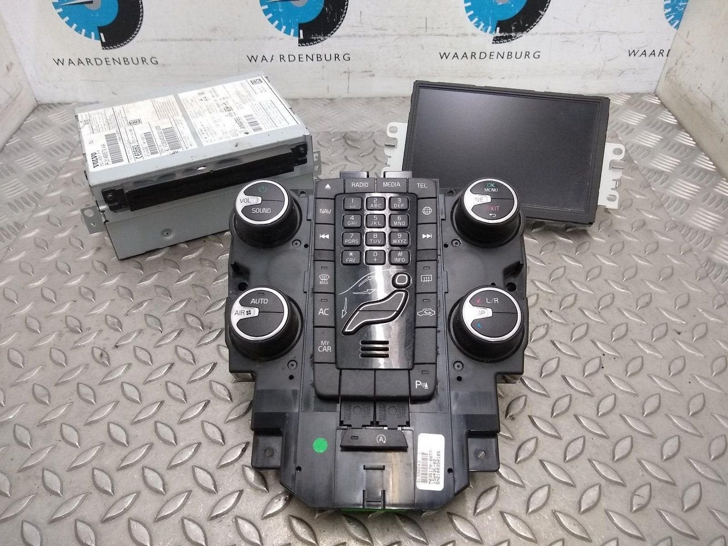 VOLVO V40 D2 NAVIGATIE 2015, Ophalen of Verzenden, Gebruikt, Stiba lid