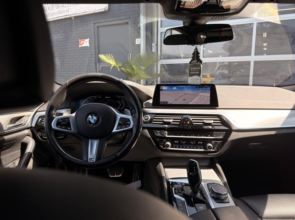 BMW 5 Serie 530e iPerf M-pakket Schuifdak 360*! Inruil mogel, Automaat, 1998 cc, Gebruikt, 4 cilinders