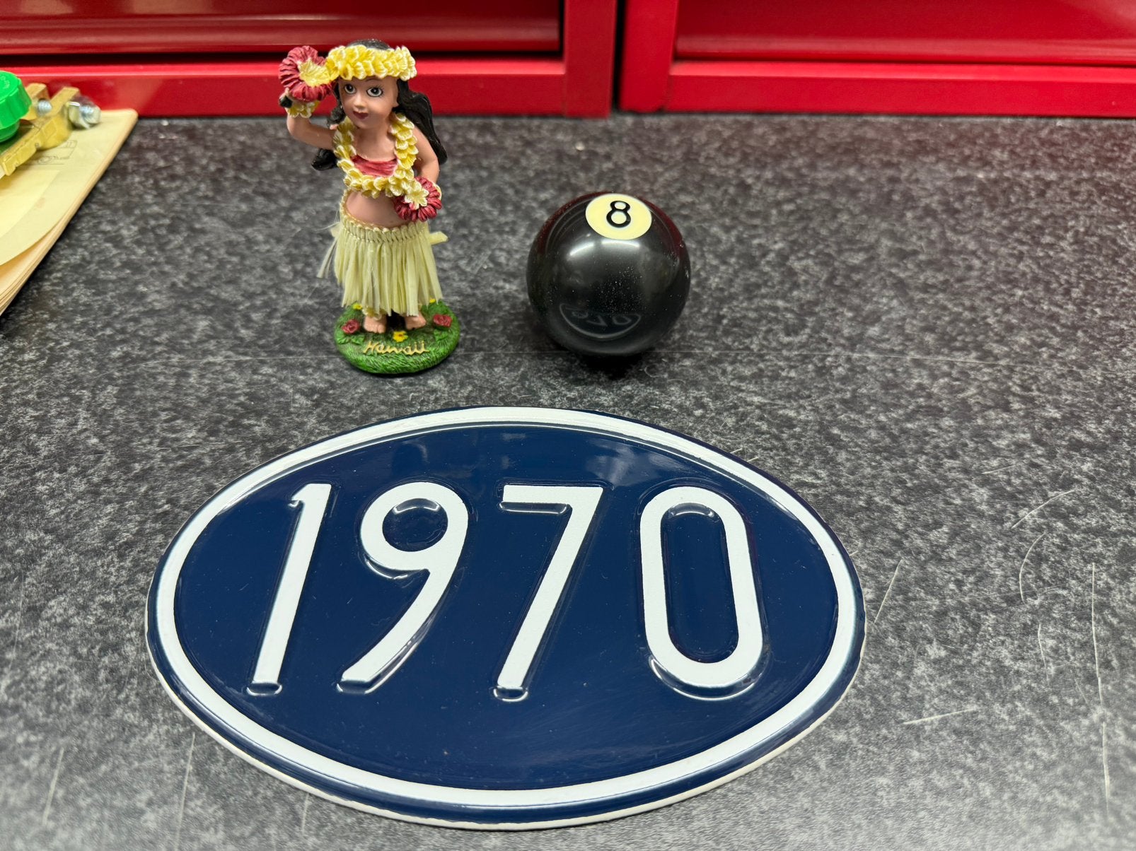 Volkswagen vw Kever of T2a bus jaartal plaatje eight ball en, Ophalen of Verzenden, Volkswagen