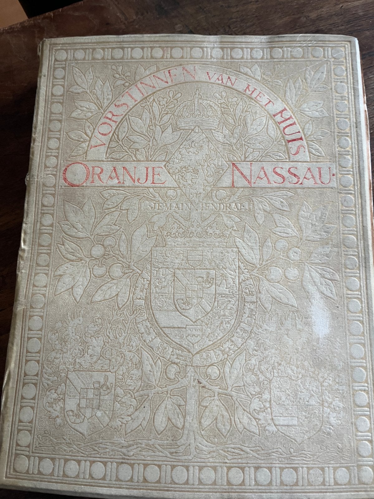 Boek De vorstinnen van het Huis Oranje-Nassau uit 1898, Antiek en Kunst, Ophalen of Verzenden