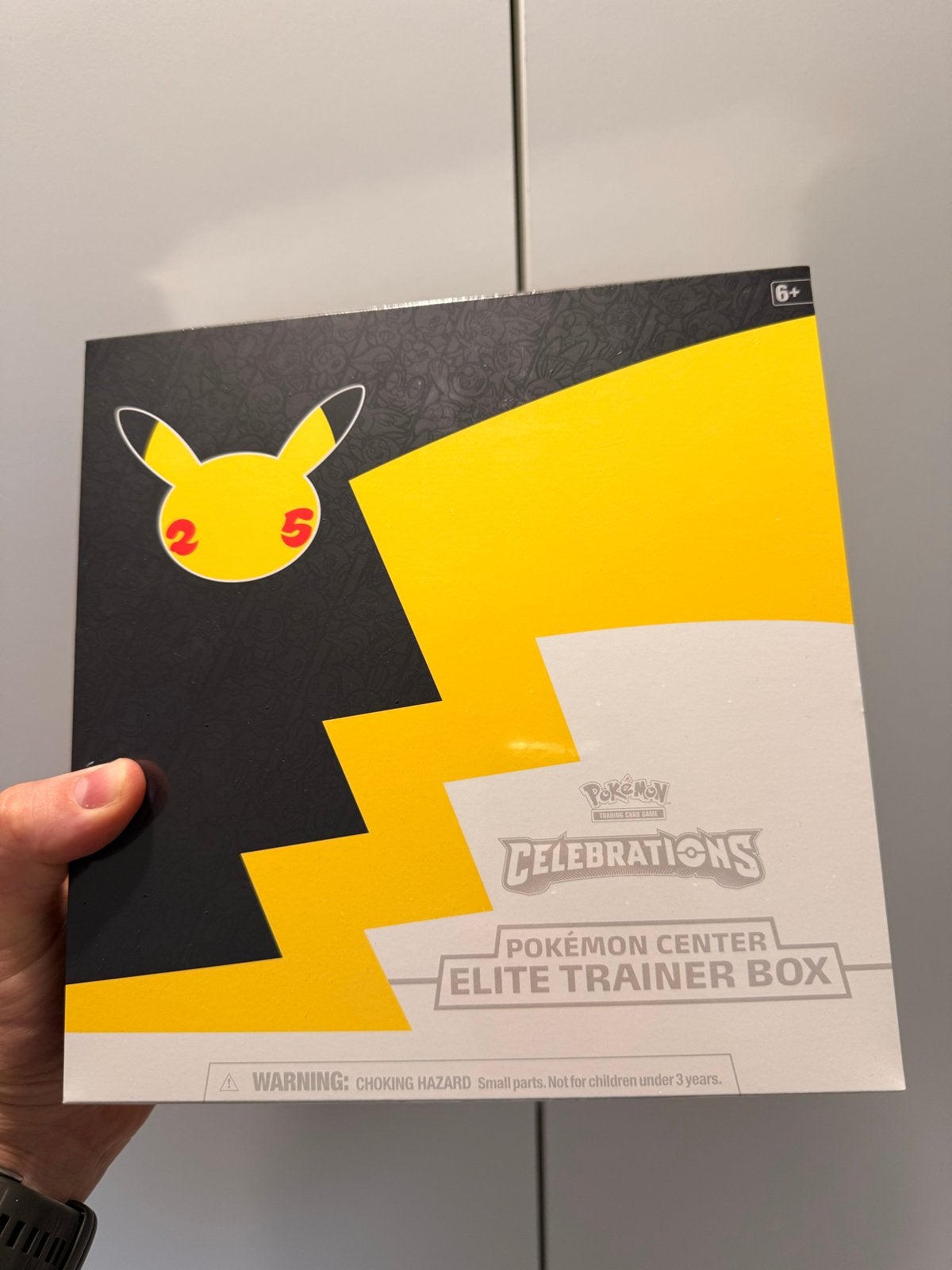 Pokemon Center Celebrations Elite Trainer Box - ETB SEALED, Hobby en Vrije tijd, Verzamelkaartspellen | Pokémon, Ophalen of Verzenden