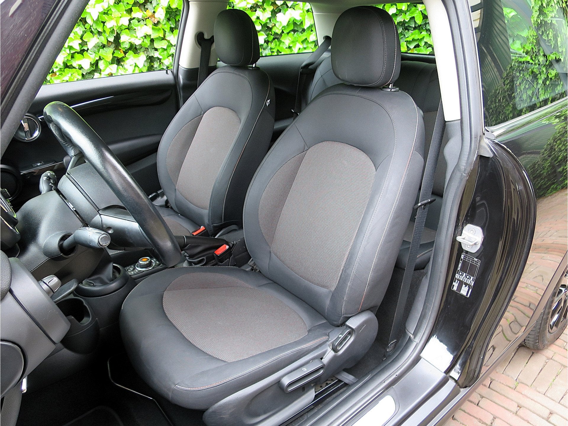 MINI Cooper 1.2 One Pepper Business F56 met Park.ass, Clima,, 12 maanden, Gebruikt, 4 stoelen, 1198 cc