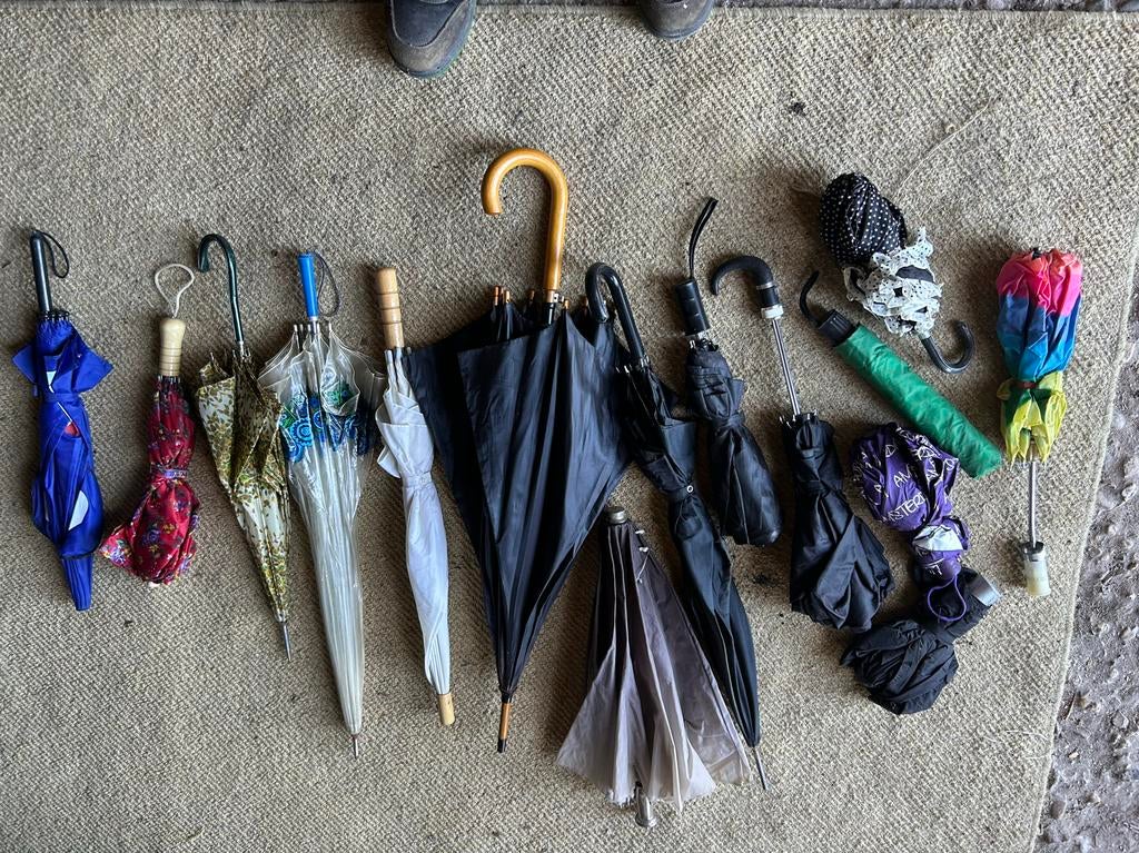 15 Verschillende vintage paraplu's, Sieraden, Tassen en Uiterlijk, Paraplu's, Ophalen, Transparant, Gebruikt, Overige kleuren