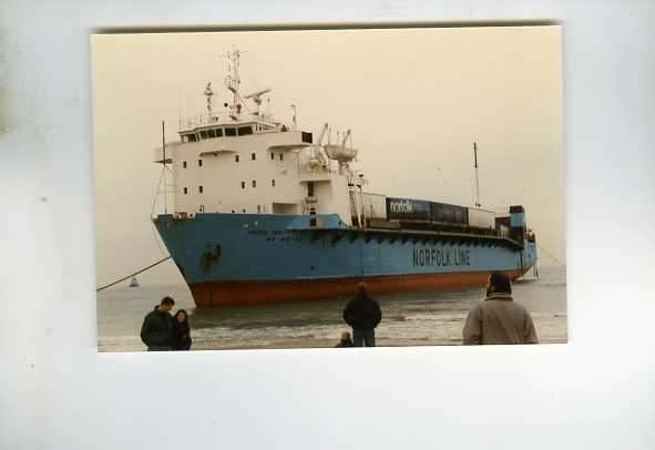 scheepvaart-foto-SCHEVENINGEN-maersk yare-gestrand, Verzamelen, Ophalen of Verzenden, Zo goed als nieuw, Motorboot, Boek of Tijdschrift
