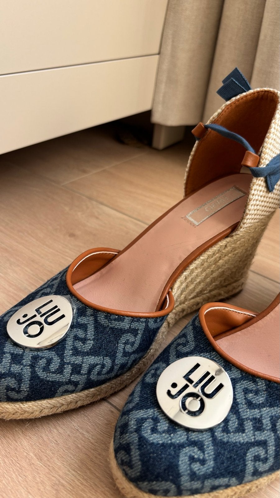 Liu Jo sleehakken - Nieuw - Maat 39, Kleding | Dames, Blauw, Nieuw, Ophalen of Verzenden, Espadrilles of Moccasins