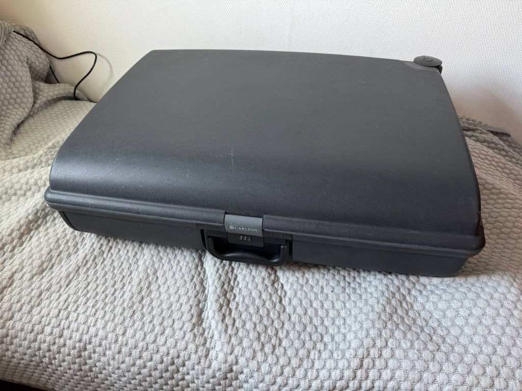 Carlton harde koffer met cijferslot en wielen, Sieraden, Tassen en Uiterlijk, Koffers, Wieltjes, Gebruikt, Hard kunststof, 45 tot 55 cm