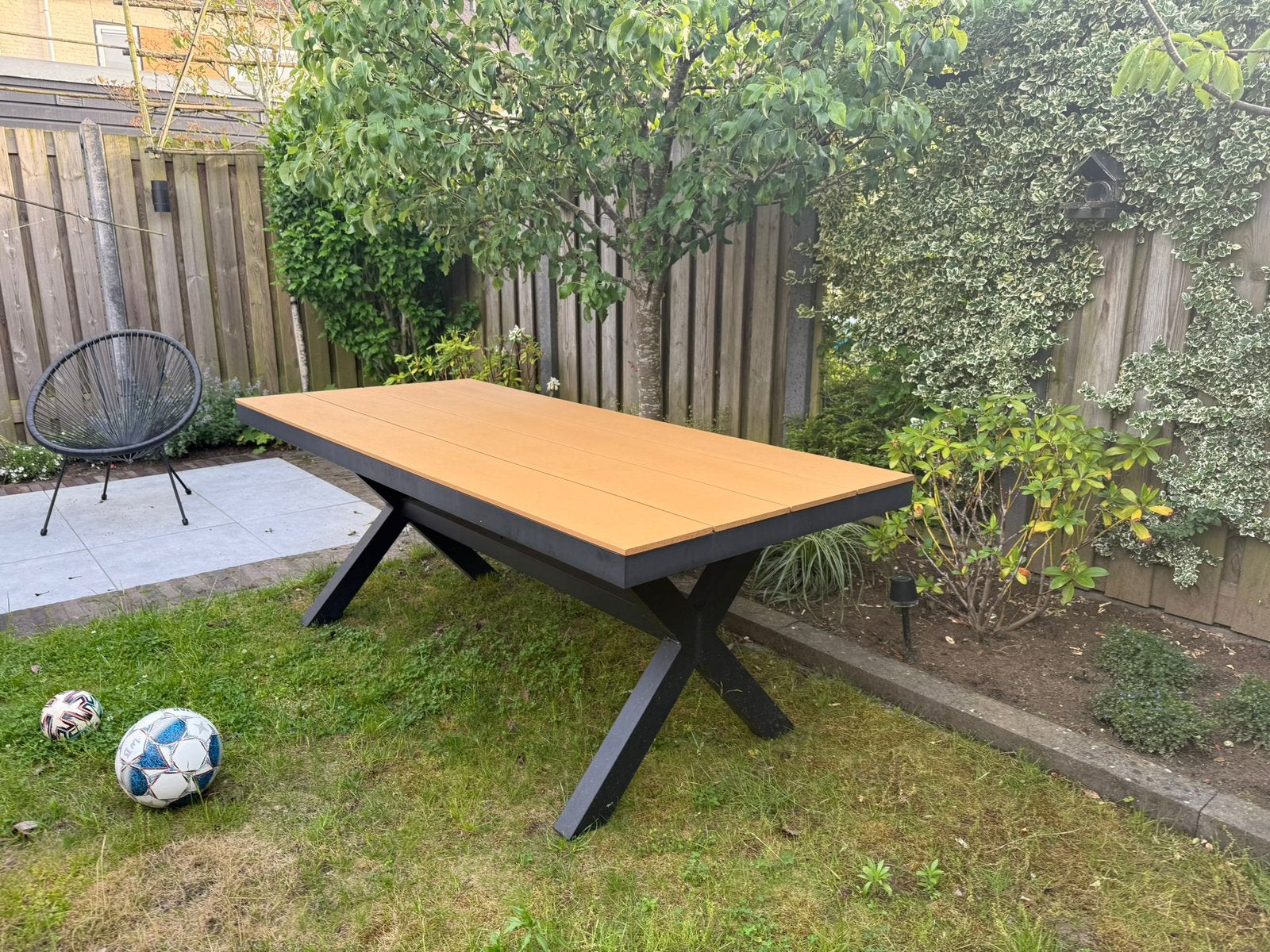 Mooie grote tuintafel met zwart metalen onderstel, Ophalen, Gebruikt, Rechthoekig