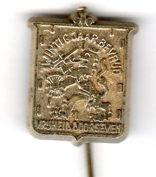 Speldje TWINTIG JAAR BEVRIJD VRIJHEID DOORGEVEN LEEUW (A9), Verzamelen, Speldjes, Pins en Buttons, Ophalen of Verzenden, Gebruikt