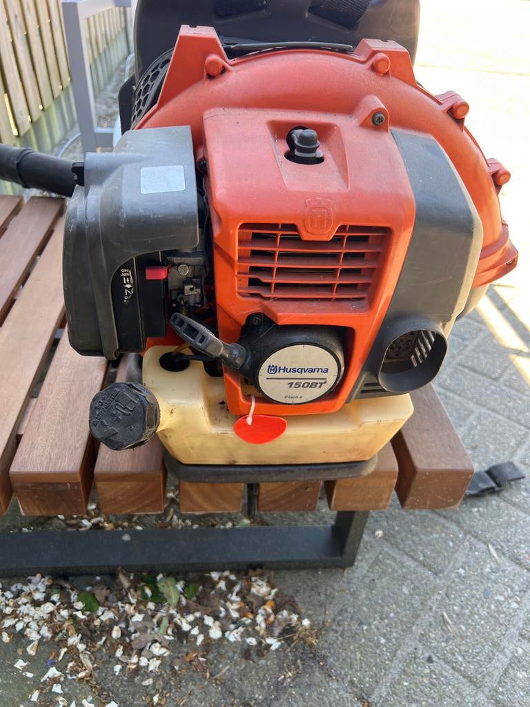 Husqvarna 150BT Benzine Bladblazer - Krachtig en Comfortabel, Ophalen, Gebruikt, Benzine, Ruggedragen