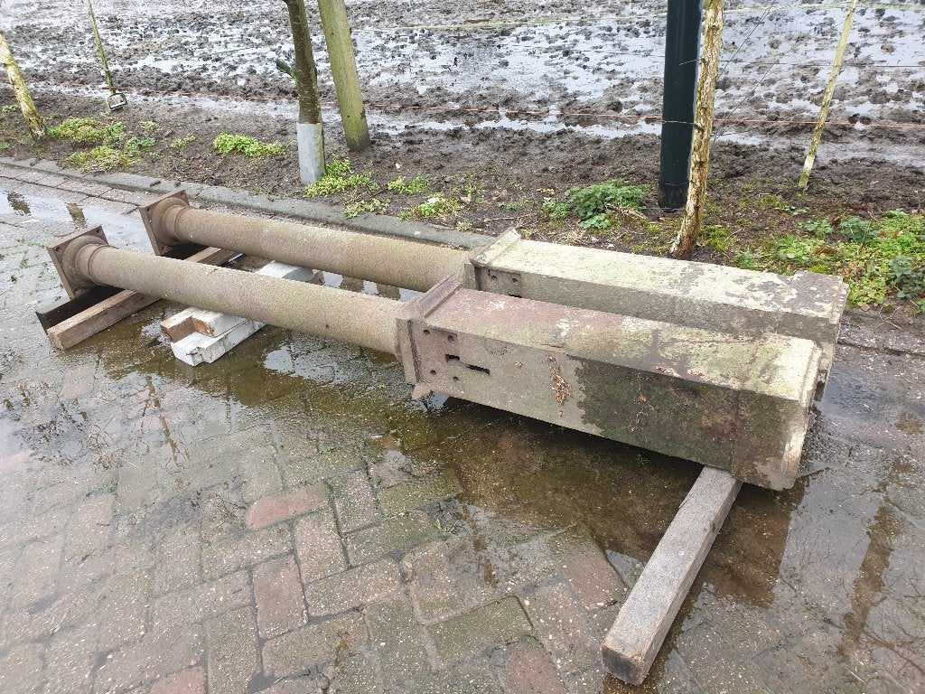 2 antieke gietijzeren palen / zuilen Hoog ca 2.50 meter, Ophalen