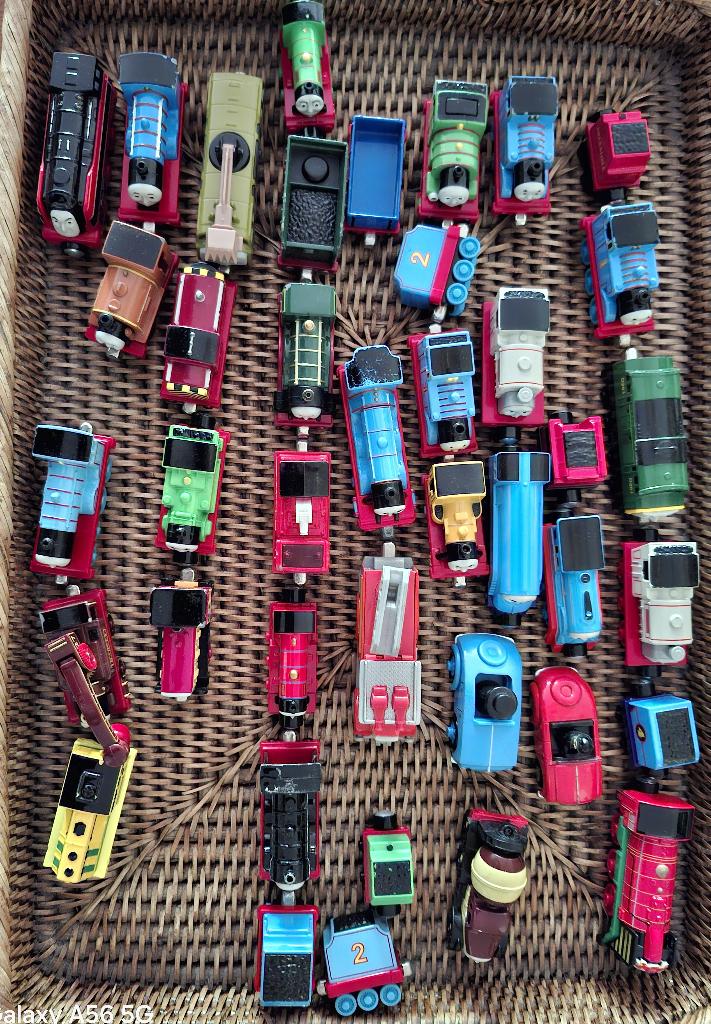Thomas de trein (mini) 42 stuks + extra's in nieuwstaat, Kinderen en Baby's, Ophalen, Zo goed als nieuw