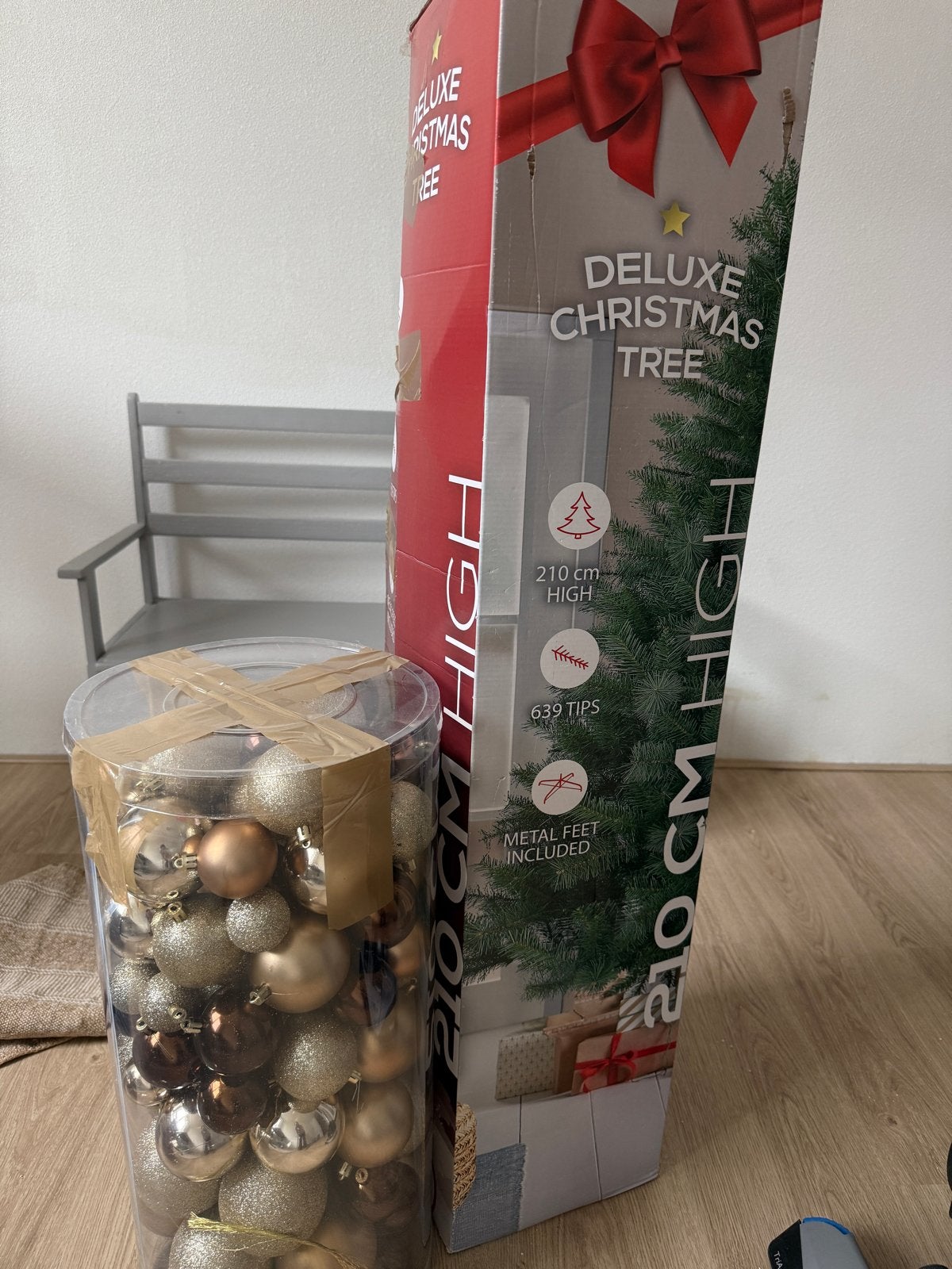 Nep kerstboom en kerstballen, Ophalen, Gebruikt
