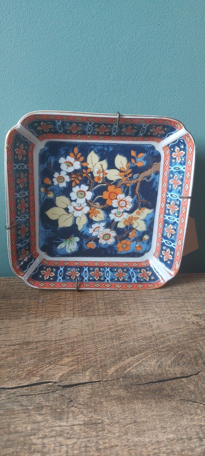Vintage Japans decoratief bord met bloemen en vlinder, Antiek en Kunst, Ophalen of Verzenden