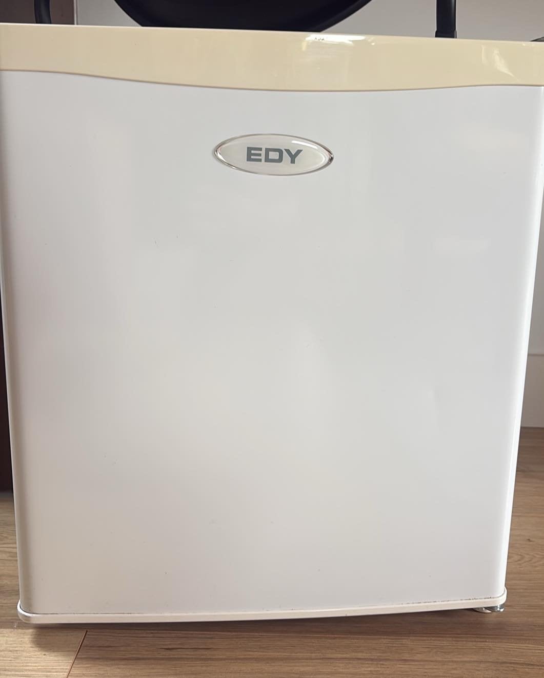 EDY 30 L vriezer - Compact en perfect werkend, Ophalen, Gebruikt, Minder dan 85 cm, Met aparte vriezer