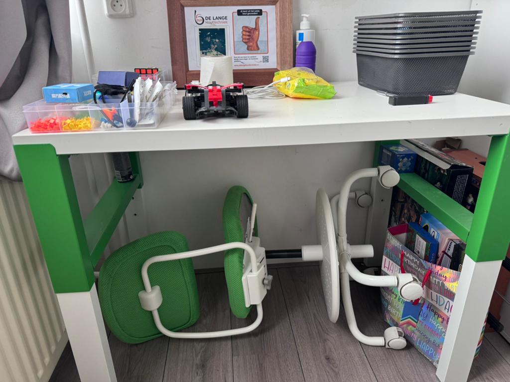 Ikea kinderbureau met stoel groen, Huis en Inrichting, Bureaustoelen, Ophalen, Gebruikt