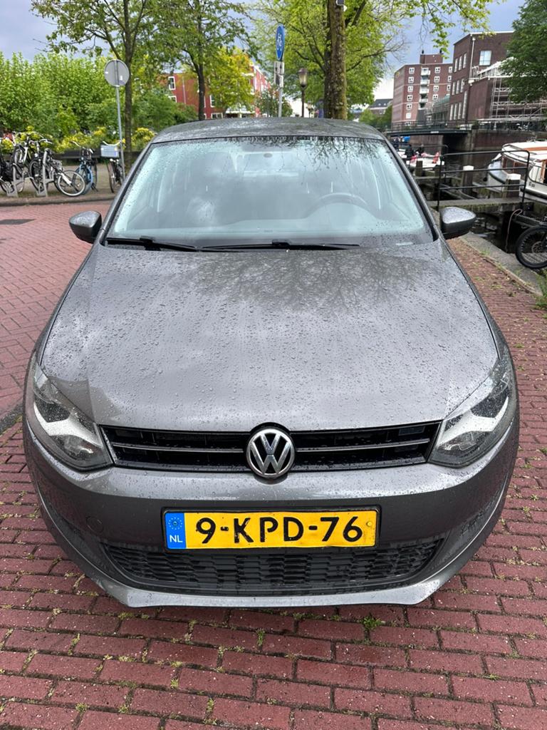 Volkswagen Polo 1.2 TSI 66KW 2013 Grijs (Amsterdam, net APK), Auto's, Volkswagen, Voorwielaandrijving, Euro 5, Stof, 40 €/maand