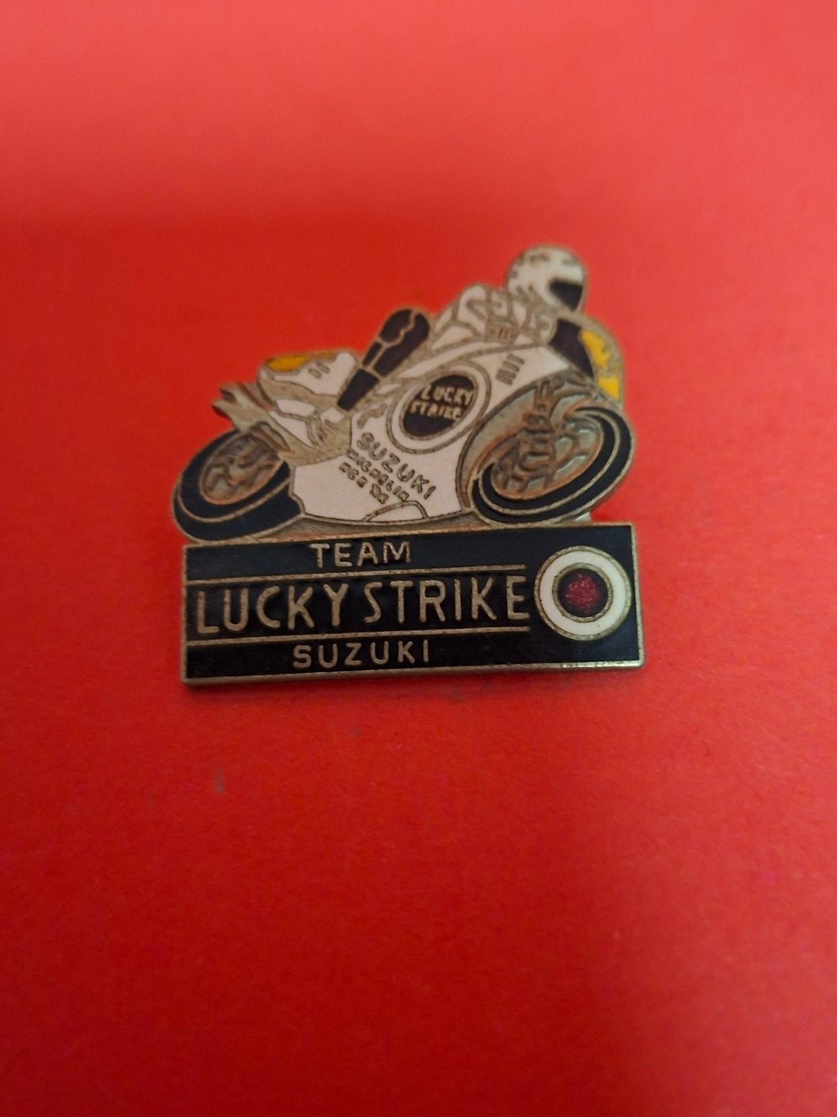 Motor Pin TEAM LUCKY STRIKE, Verzamelen, Speldjes, Pins en Buttons, Ophalen of Verzenden, Zo goed als nieuw