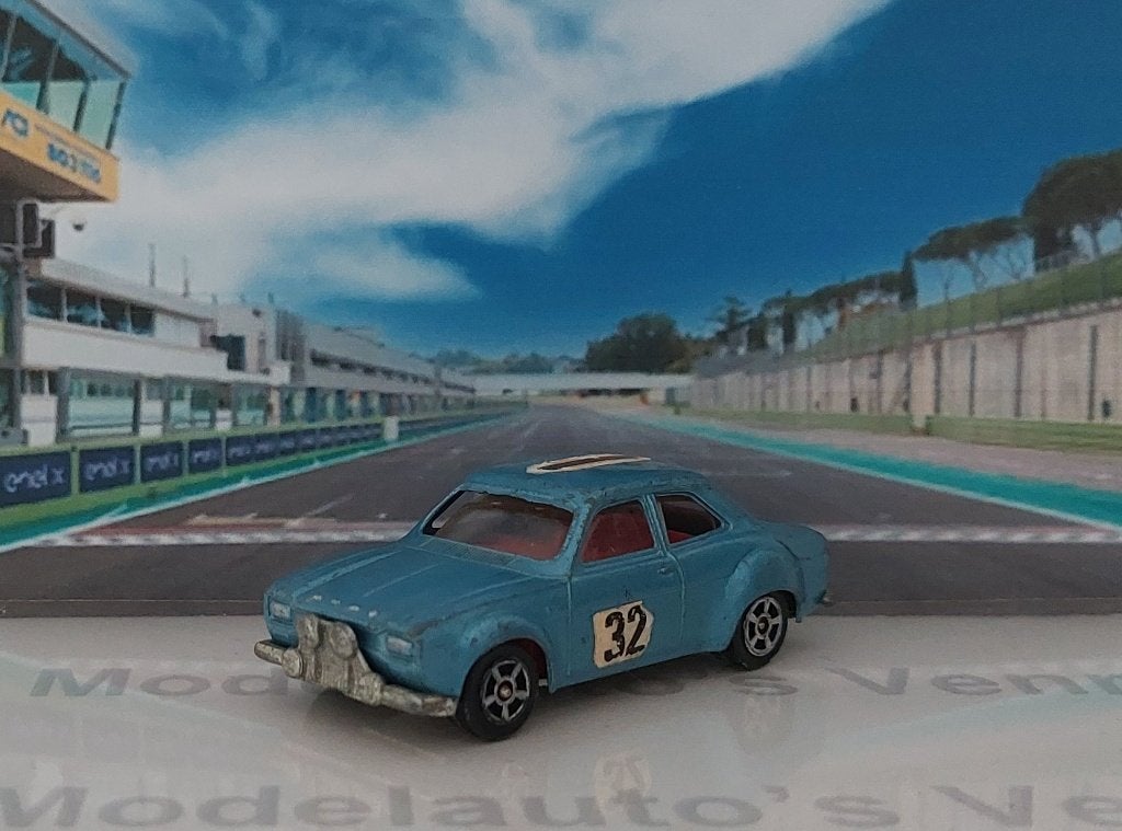 1:64 Ford Escort Mk1 Rally #32; Corgi Juniors WizzWheels #63, Ophalen of Verzenden, Gebruikt, Auto