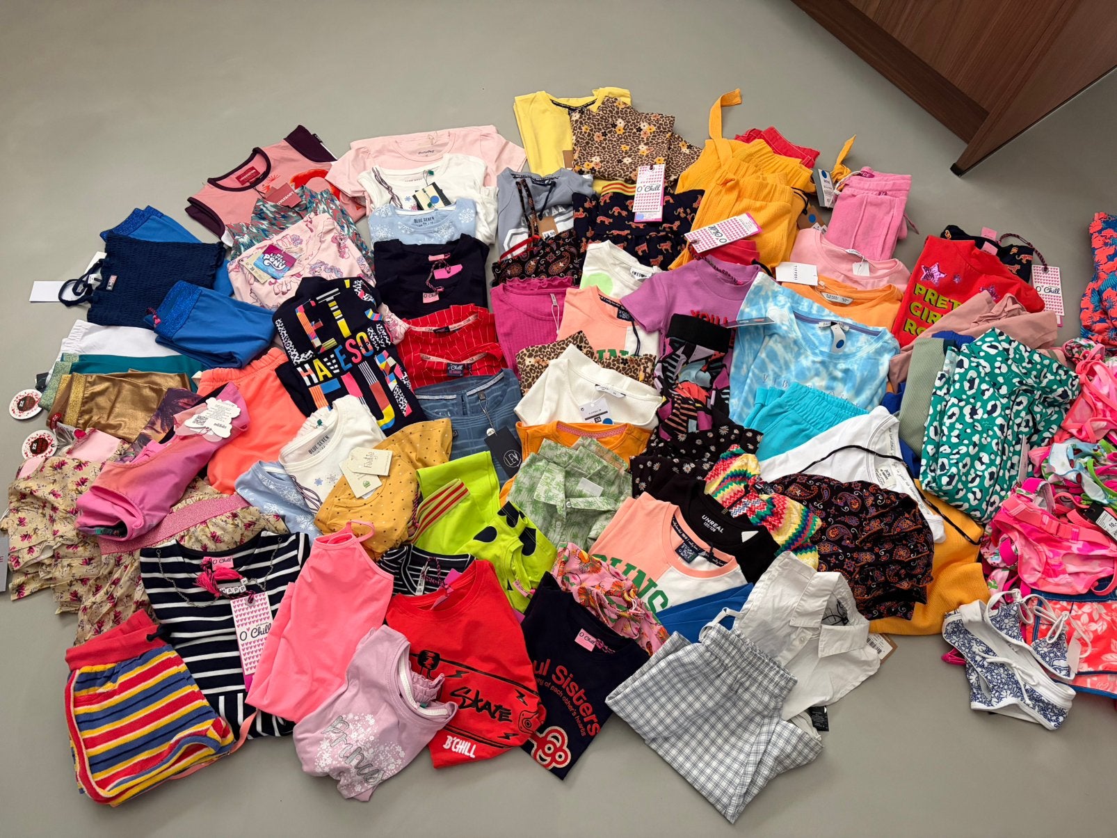Kinderkleding meisje pakket partij 100 stuks  nieuw, Ophalen of Verzenden, Nieuw, Overige maten