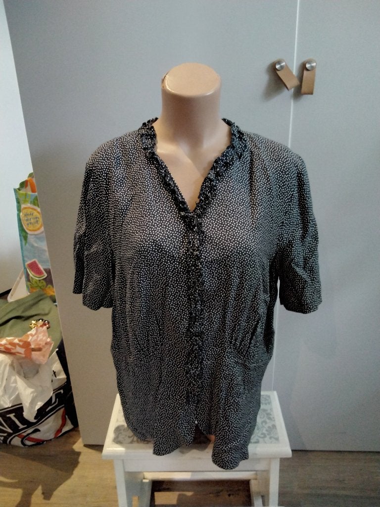 Zwarte blouse polkadot maat 42, Ophalen of Verzenden, Zo goed als nieuw, Maat 42/44 (L), Zwart