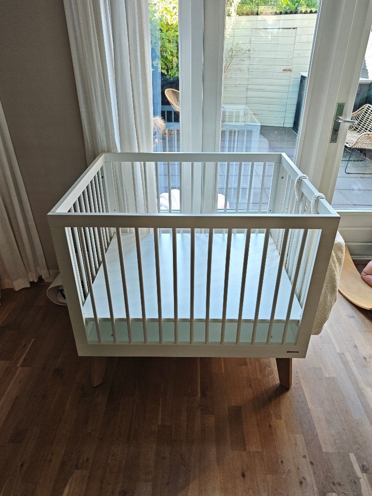 Kidsmill Sixties Box Wit Mat / Naturel, Kinderen en Baby's, Boxen, Ophalen, Zo goed als nieuw, In hoogte verstelbaar
