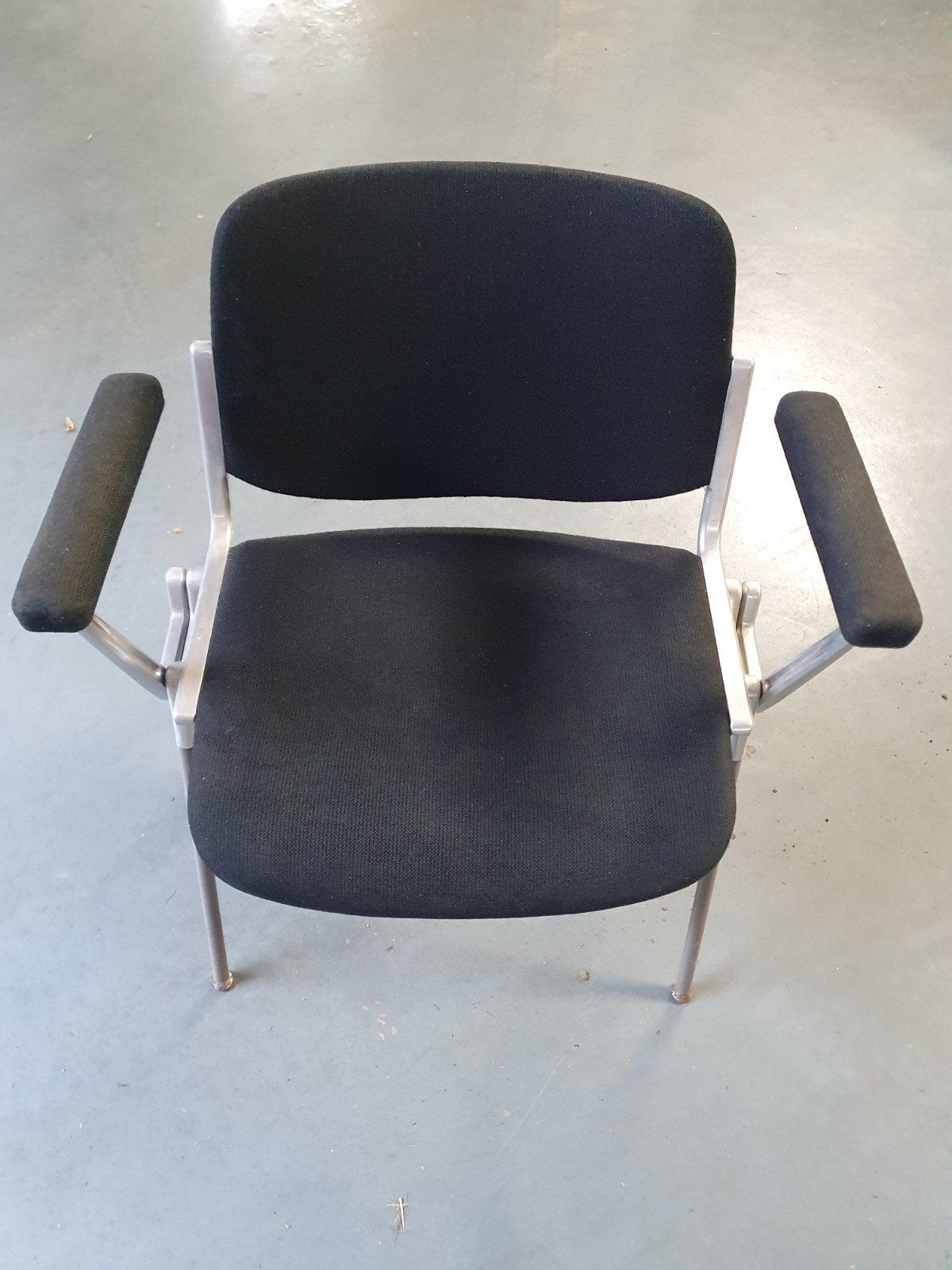 Comfortabele zwarte designstoel, Piretti, Ophalen, Gebruikt, Zwart, Metaal